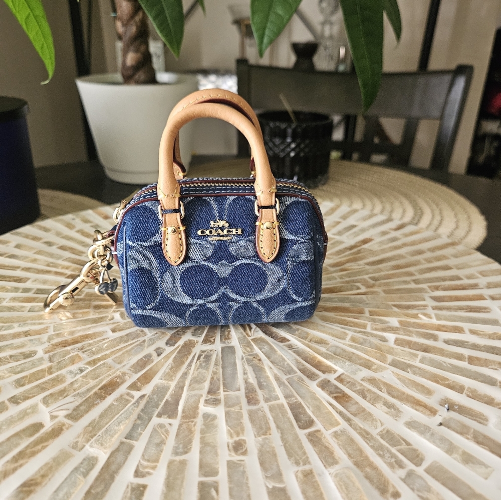 ❌SOLD ON ANOTHER PLATFORM❌🔹Mini Rowan Bag Charm In Signature Denim Coach